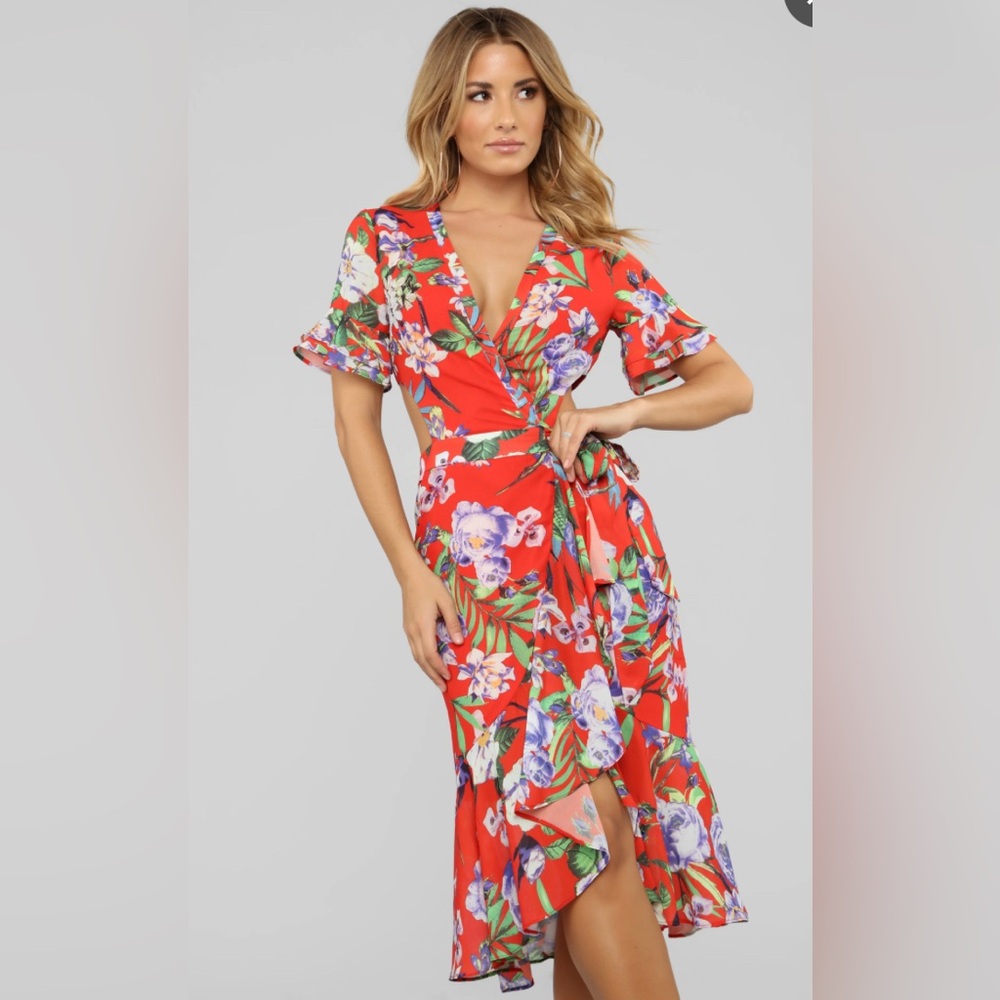 ✨⚡️💥FashionNova Fully Bloomed FloralWrap Dress - Red